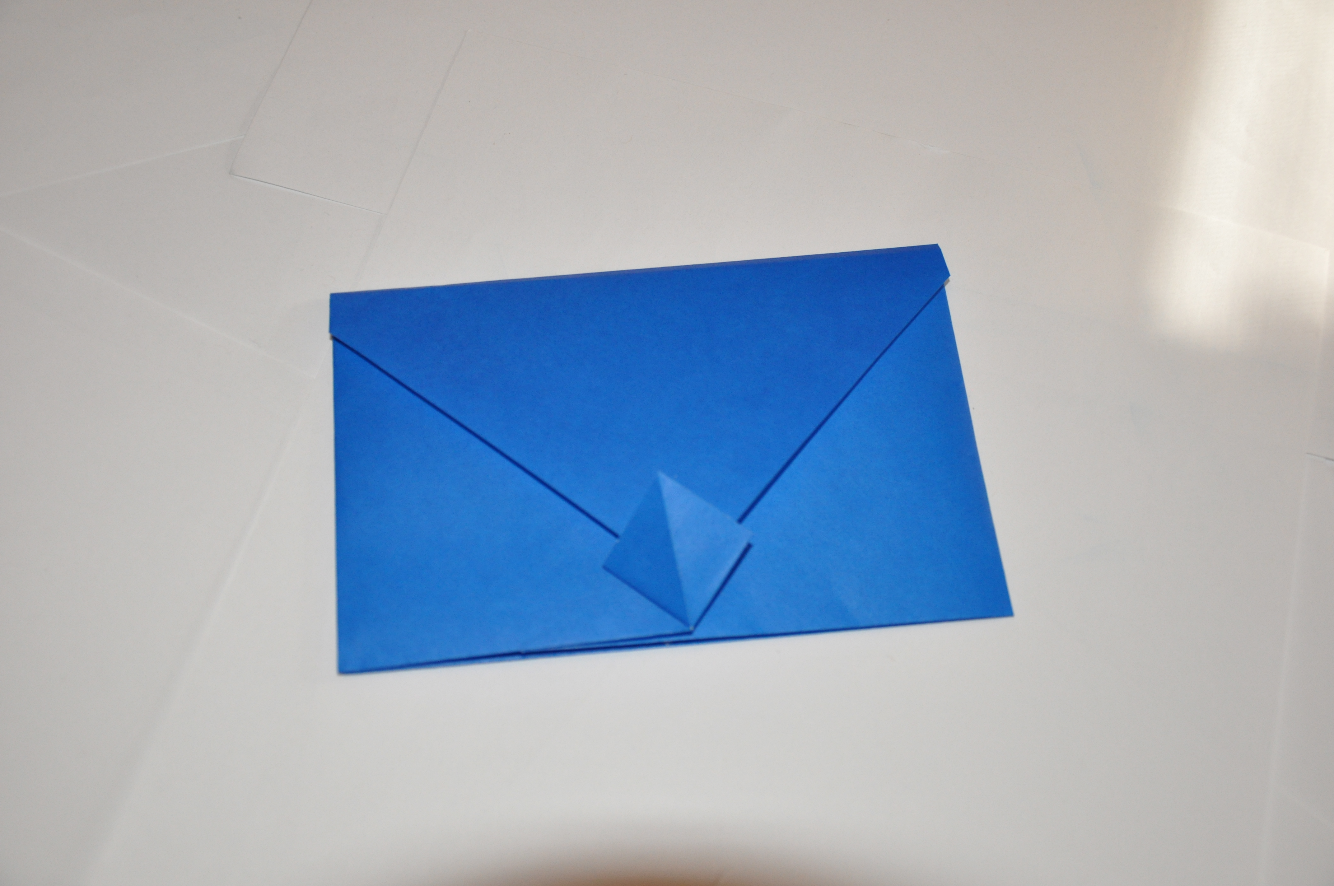 Клеем конверт из бумаги а4